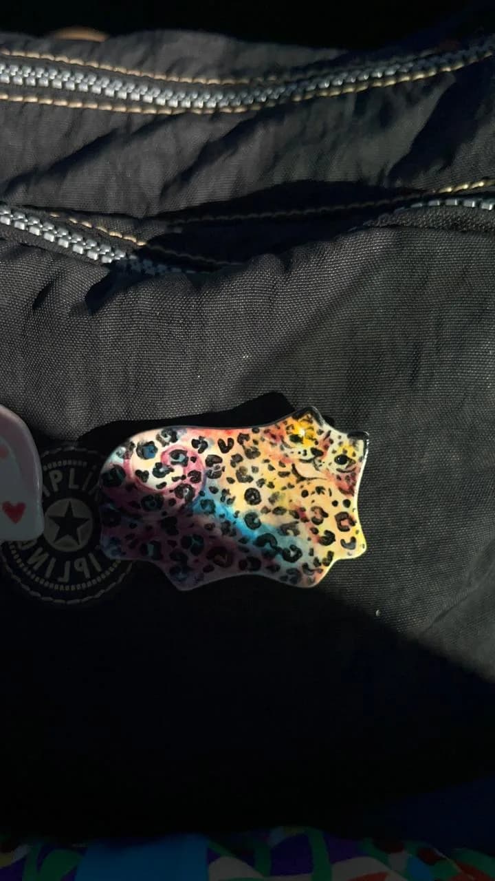 Leopard print ceramic cat brooch